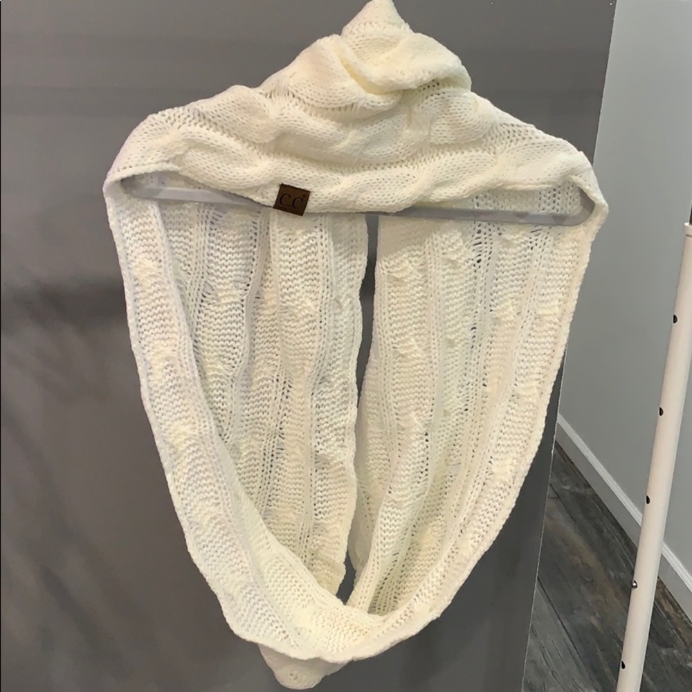 White knitted scarf